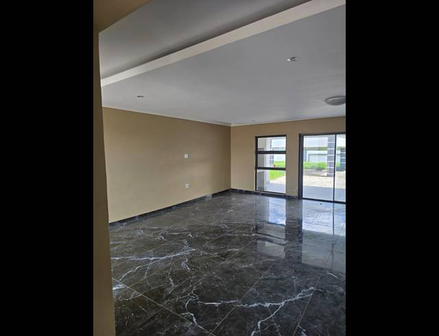 6 BEDROOM HOUSE FOR SALE IN RIVERSDALE